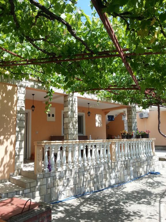 Djonovic Apartments Бар Екстериор снимка
